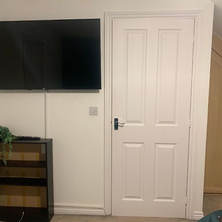 Comfy Double Bedroom In Greater Манчестер Экстерьер фото