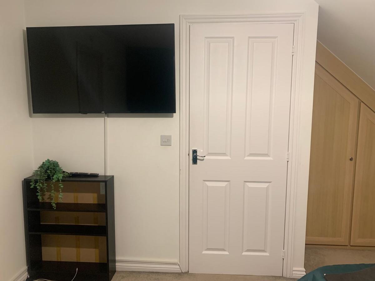 Comfy Double Bedroom In Greater Манчестер Экстерьер фото